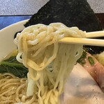 227156320 - 有機白しょうゆらぁめん、麺リフト