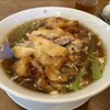 豫園飯店 - 豚ロースの香味揚げ入りつゆそば［排骨麺］¥1,020 杏仁豆腐付き（価格は訪問時）