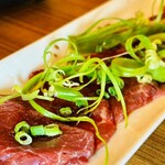 東京新橋 達磨酒場 - 馬肉レッドカーペット1,300円