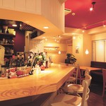 Bistro Queue - お一人様でも気軽に過ごせるオープンキッチンのカウンター