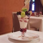 資生堂パーラー - 長野県 上田市産“シャインマスカット”と三種の葡萄パフェ