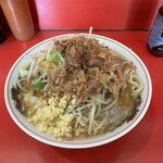 ラーメン二郎 - 小ラーメン 800円　豚追加 200円　コール：全マシ