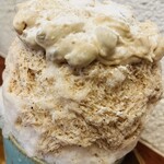 こひる庵 - スパイスのツブツブ感　ヒリッとするけど粉糖とドライフルーツクリームの甘さでうまく調和されてます！