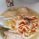 会津喜多方ラーメン　坂内 - ラー油投入。