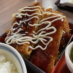 定食のむさしの - おまかせ定食のメイン ひとくちカツ 甘酢餡