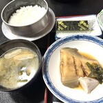 秀竹 - 釜炊きご飯　味噌汁　カレイの煮付け