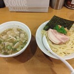 つけめん 桜坂 - 肉だくガーリック塩つけめん（大盛）。