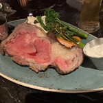 Tropics Bar & Grill - かたすぎたステーキ。見た目は美味しそうだけど