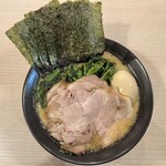 横浜家系ラーメン 印西家 - 豚骨醤油スペシャル・ほうれん草増し(1160円)