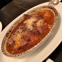 ピッツェリア ロマーナ ジャニコロ - 水牛モッツァレラとラグーソースの釜焼きセモリナ粉ニョッキ　ローマ風