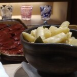 鮨 銀座 おのでら - 手前がガリ、奥が漬けマグロ