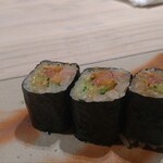 鮨 銀座 おのでら - 細巻(赤貝のひもとキュウリ)