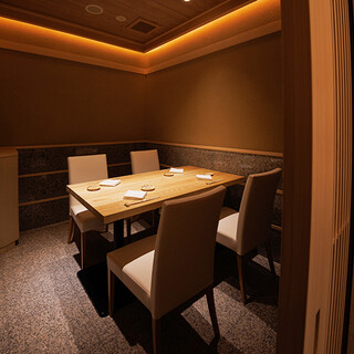 完全個室で過ごす濃密なお時間を。