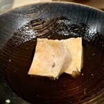 千葉たかおか - 今は充実した時期でしょうね。
      きれいなあん肝ですが、炊いてあるお出汁が、また絶品。