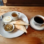 Coffee, Tea & Cake 茶徠 - ●茶徠（さらい）ブレンド　和み（なごみ）550円
（1日中モーニングサービス付き）

多分これだと思うけどホットコーヒーを注文してみた