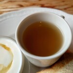 Coffee, Tea & Cake 茶徠 - ◯スープ
野菜の旨味、甘味がシッカリと出ている
美味しいコンソメスープとなる

ほんの微量の化調感もあるかな❔
コンソメスープの素の中に入ってる化調かもしれない❔