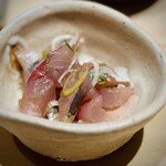 千葉たかおか - もう、ぶりんぶりん！
      鯵のこの弾力を押し潰す時の悦たるや、もう至福です♪
      朝11時に水揚げしたものをいただけるのですが、そのこだわりとご苦労が、絶対的な味わいに表れています！