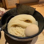 麺屋 周郷 - 特製つけ麺 1500円、麺追加 100g 100円 (麺量は合計で350g)
            2023年12月9日