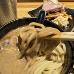 麺屋 周郷 - よく絡むつけダレ
            2023年12月9日