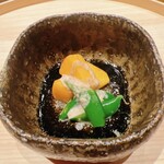 温石 - 柿とスナップエンドウの胡麻酢掛け