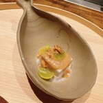 温石 - 落花生豆腐と落花生の餡、一時間ほどローストしてクラッシュした落花生。その三種類の鰺の変化を楽しめます