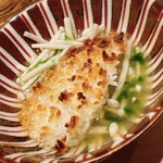 温石 - 三膳目はおこげご飯。浜名湖産の生海苔とエノキ
