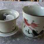 中華料理 薬膳 天天 - サービスのウーロン茶
