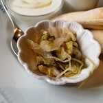 Coffee, Tea & Cake 茶徠 - ◯菜っ葉の煮物
味醂の甘味がシッカリとある醤油出汁な味わい
美味しいけれど僕は甘過ぎる煮物は得意ではないかな❔