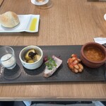 The Living Room with SKY BAR - 