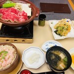 Kagonoya - 小柱と春菊のかき揚げ、国産牛土鍋すき焼き、かにせいろご飯、汁物、香の物