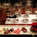 スケアクロウ - 時々(月1？)で開かれるウイスキー会で、Y氏のレクチャーを聴きながら
      試飲します。
      こちらはスペイサイドの試飲会のもの。
      
      試飲会にはちょっとしたおつまみも付きます。
      