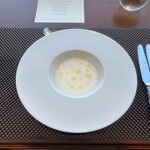 イリエスケープ - 大根のヴルーテ　大根のスープは初めてでしたが、牛乳のようにまろやかで優しい味で、ほんのり大根を感じるくらいで飲みやすかったです。