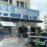 ユーケー ワイルドキャッツ - 帰り際、車の下に、にゃんこ先生を発見。