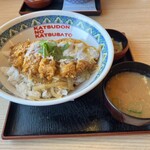 Katsusato - かつ丼大盛と豚汁　かつ丼は汁多め