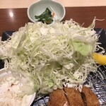 とんかつKYK - もりもり山盛りのお代わりcabbage(^^;)