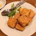 Ryuukoukaku - 豆腐の塩胡椒炒め　豆腐の周りにカリッとする衣がついて塩胡椒がきいて美味しい