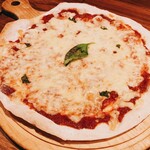 イタリア食堂 ブラーボ - ピッツァマルゲリータ