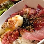 遊魚 和田丸 - ピリ辛海鮮丼950円