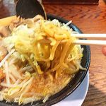 ラーメン・つけ麺笑福 - 豚入りラーメン（麺の太さ）