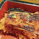 うなぎの豊川 - うな重、山椒をかけて！