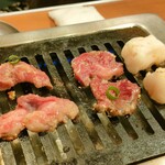 大阪焼肉・ホルモン ふたご  - ふたご盛り？(¥1500-)牛小腸・豚顎肉・豚ハラミ(幻のハラミ)・あと1種