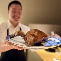眞善美 - 魅力的な飴色に焼かれた北京ダック♡