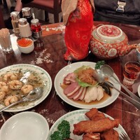 三和楼 - 五目前菜（この日は鴨、叉焼、蒸し鶏、ピータン、クラゲ）温かいプーアル茶、海老の龍井茶、排骨
                    （豚スペアリブ揚げ）