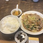 らーめんはうす - 肉野菜炒め　＋　ライス大