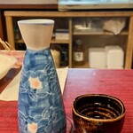 安兵衛 - 炭焼きの横で熱しられた湯で温められる熱かん