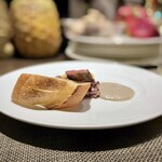 キャトルラパン - 温かい前菜 バルバリー鴨のロースト・古代米リゾット・かぼちゃのピューレ・マッシュルームソース