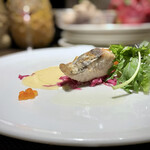 キャトルラパン - 魚料理 すずきのソテー・鮑・イクラ・帆立・白ワインソース・アメリカンソース