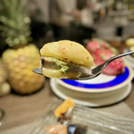 キャトルラパン - 前菜 チーズのポンデケージョ，パテのサンドイッチ リフト