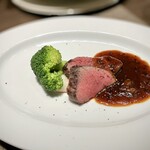 キャトルラパン - 肉料理 蝦夷鹿のポワレ・トリュフソース