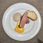 キャトルラパン - 温かい前菜 バルバリー鴨のロースト・古代米リゾット・かぼちゃのピューレ・マッシュルームソース